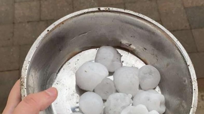 Novice: Padala kot jajce debela toča - Toča Belsko pri Postojni