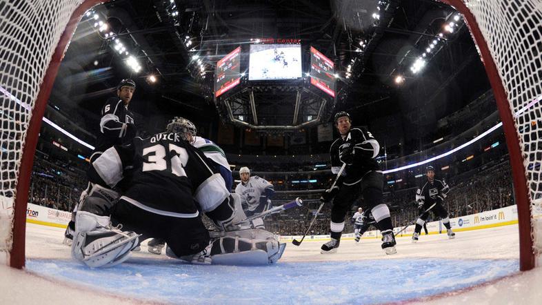 Jonathan Quick je na prvih treh tekmah v vratih Kraljev prejel tri zadetke, tokr