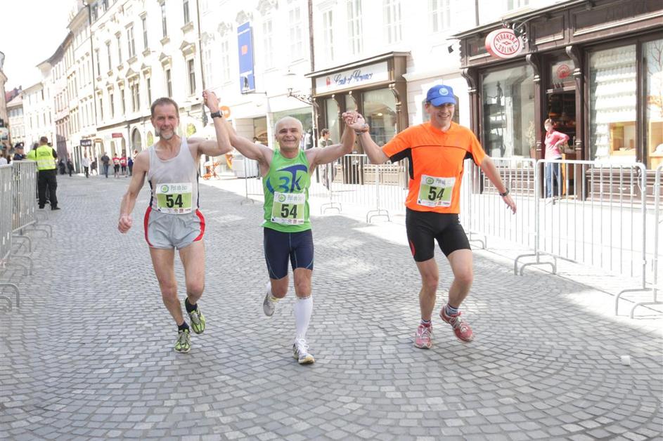 Če želite visokoresolucijsko fotografijo, nam pošljite elektronsko sporočilo na 