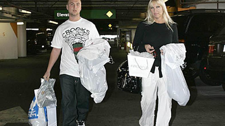 Nick Hogan z svojo mamo Lindo, ki se je pred kratkim ločila z njegovim očetom Hu