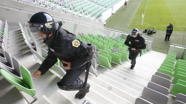 Olimpija Crvena Zvezda Stožice policija policist policaj posebna enota posebne e