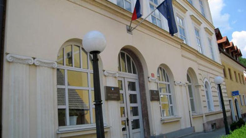 Djogić na krško sodišče prihaja od doma, saj je plačal 30 tisoč evrov varščine, 