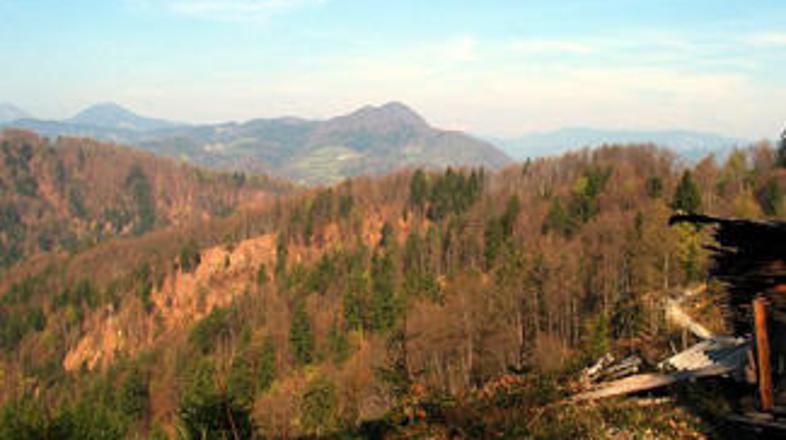 Lubnik je sicer priljubljena izletniška točka, ki se strmo dviga nad Škofjo Loko