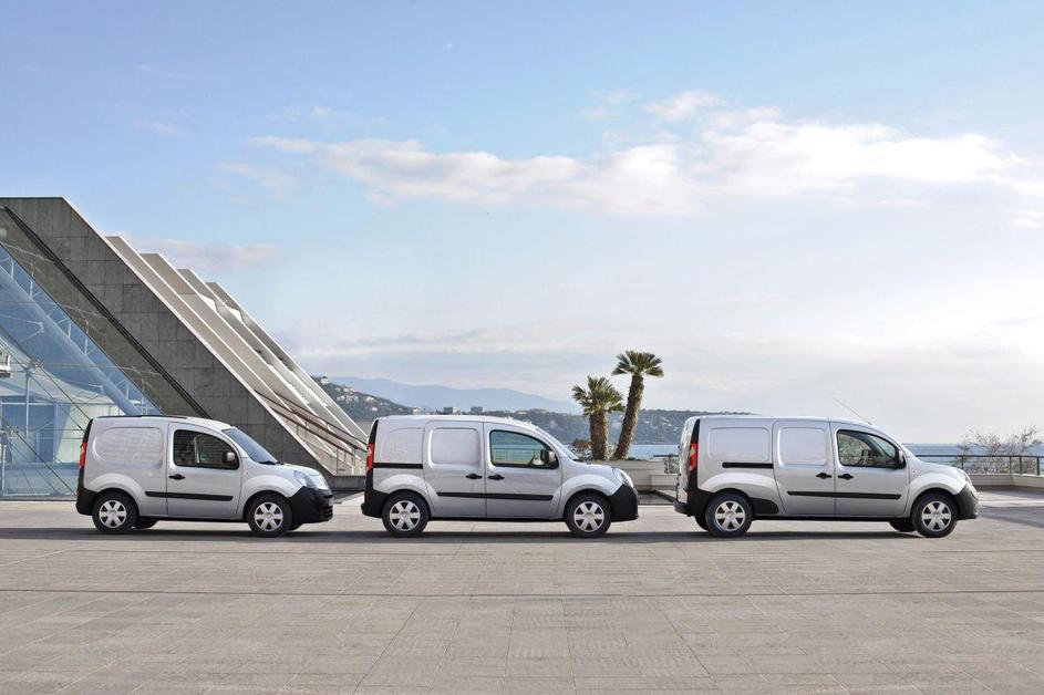 Renault kangoo express maxi je za 38,4 centimetra daljši od standardnega modela.