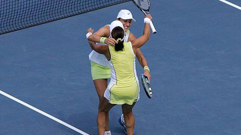 Katarina Srebotnik in Ai Sugijama sta se uvrstili v polfinale.