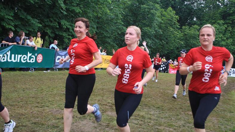 Če želite visokoresolucijsko fotografijo, nam pošljite elektronsko sporočilo na 