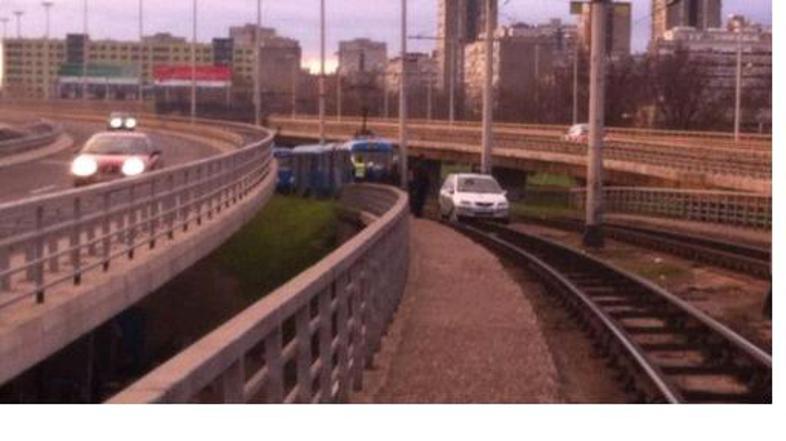 Vozilo na progi za tramvaj