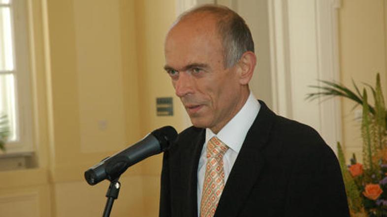 Drnovškovo knjigo je mogoče kupiti tudi na Hrvaškem in v BiH.