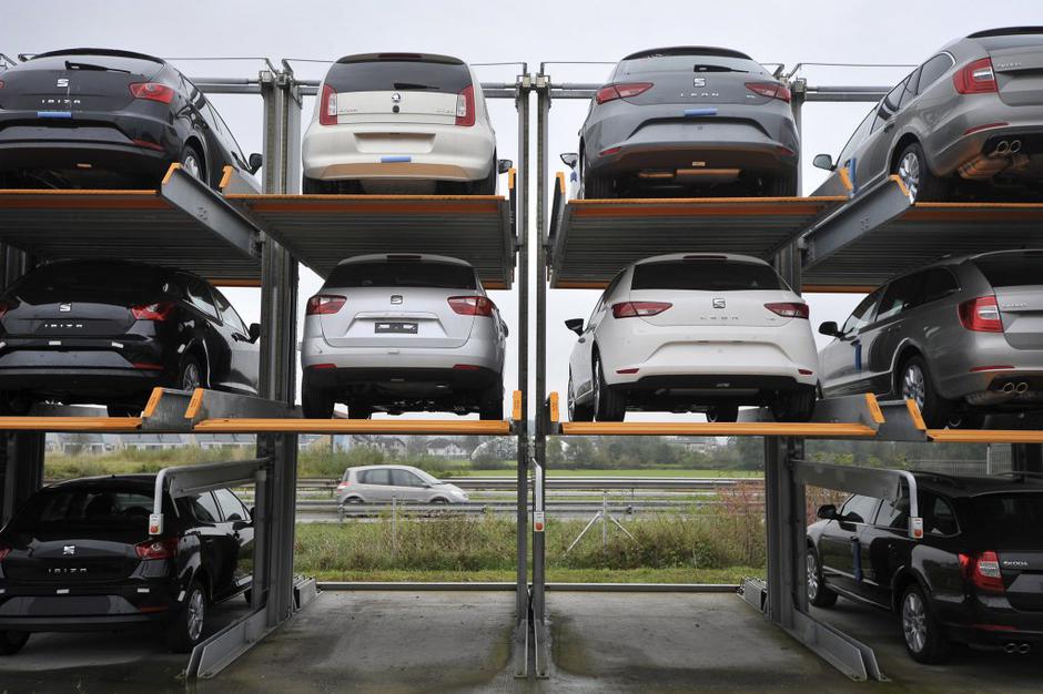 garaža | Avtor: Anže Petkovšek