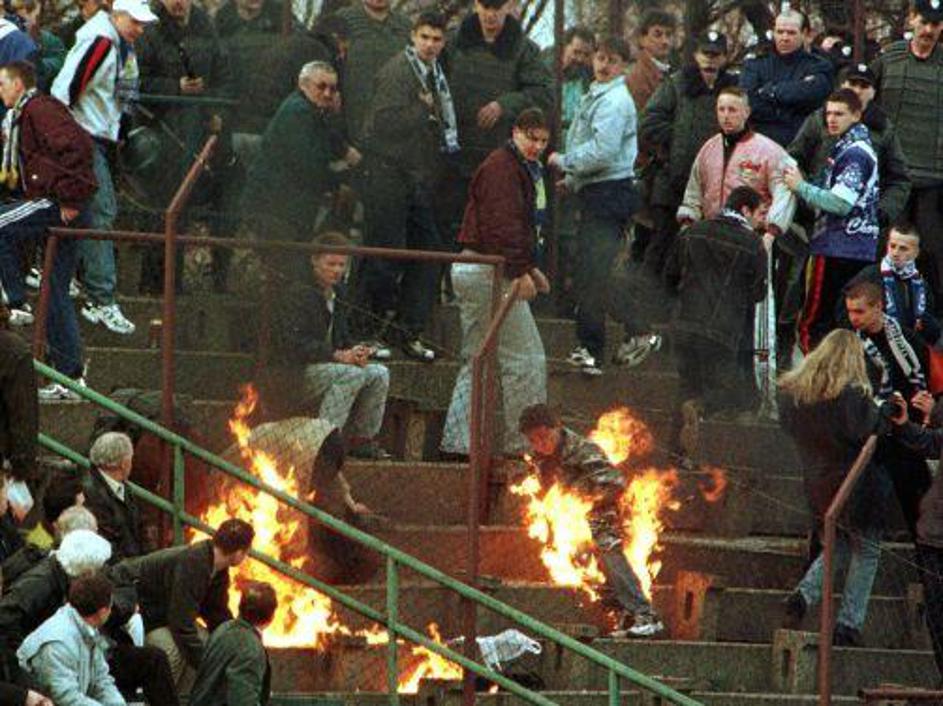 S poljskimi navijači ni dobro češenj zobati.