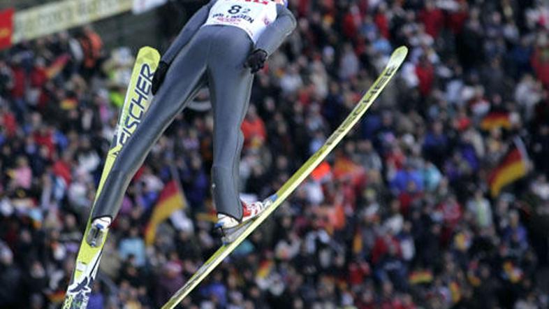 Nemec Georg Späth je po zaslugi izvrstnega drugega skoka slavil v Hinterzartenu.
