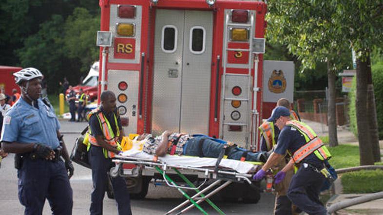 Reševalci odkrili sedem trupel.