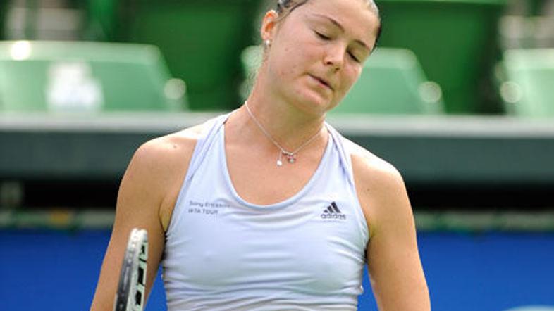 Dinara Safina je dobro začela, a si nato privoščila poraz proti 132. igralki sve