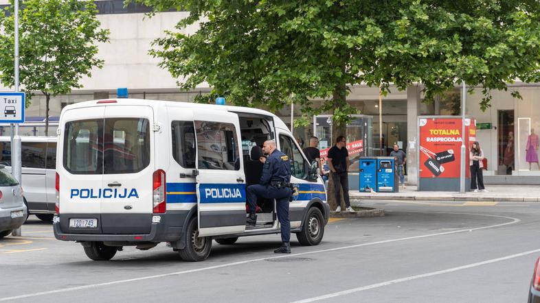 hrvaška policija policijski kombi