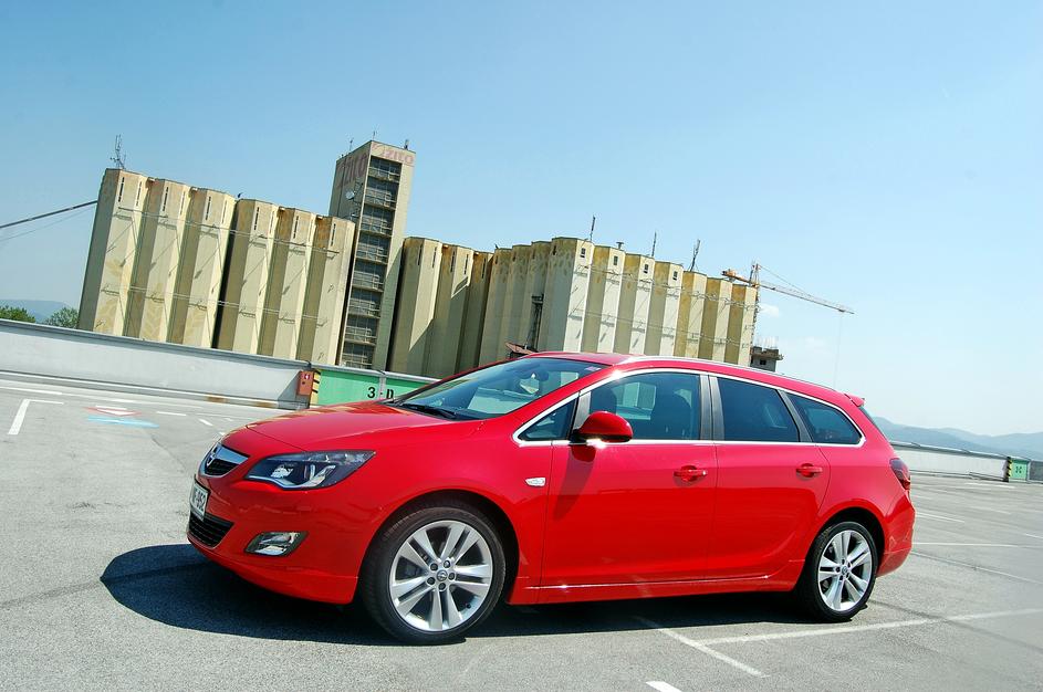 Opel astra sports tourer 1,4 turbo sport aut.