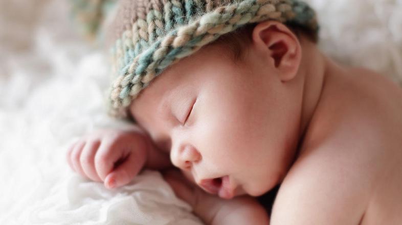 Se bodo porodi v prihodnje preusmerili v večje centre? (Foto: Shutterstock)