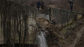 eksplozija na vodnem kanalu na Kosovu