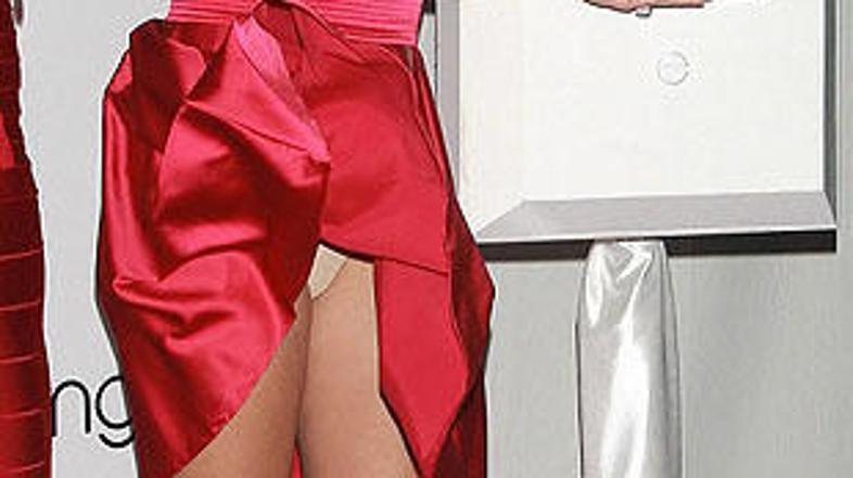 Elizabeth nezgode ni opazila in je z nasmeškom na ustih program izpeljala do kon