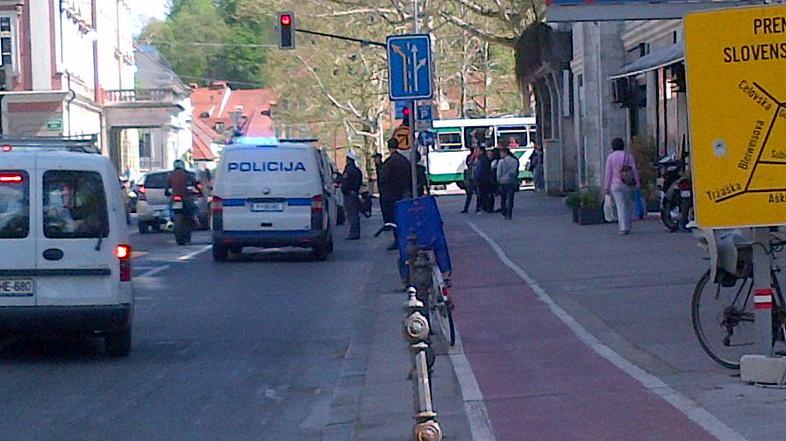 Policija pred Šubičevo gimnazijo