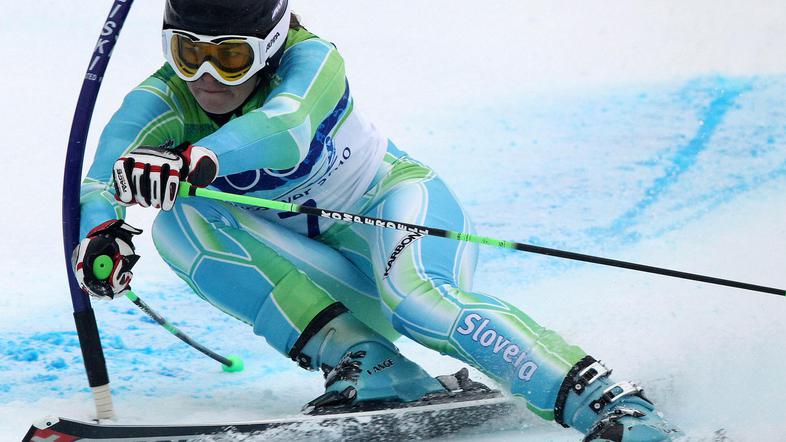 Tina Maze je po napovedih v prvi vožnji napadla na vso moč in je v igri za kolaj