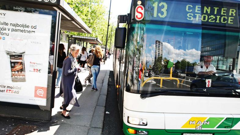 Ljubljana 18.05.2013 mestni avtobus, proga 13, trola, mestni javni prevoz, posta