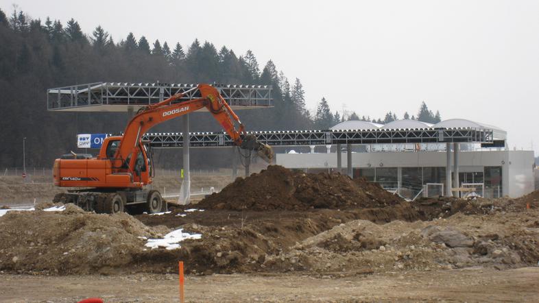 Počivališča bodo zgradili v dveh mesecih, parkiranje za tovorna vozila pa ne bo 