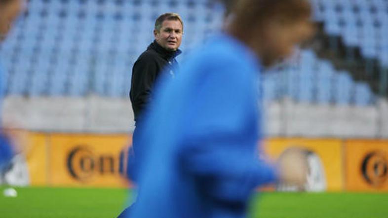 Selektor Kek verjame v svoje nogometaše. Slovenci so takole opravili trening pre