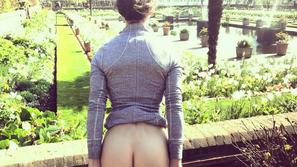 Belfie, Gola zadnjica