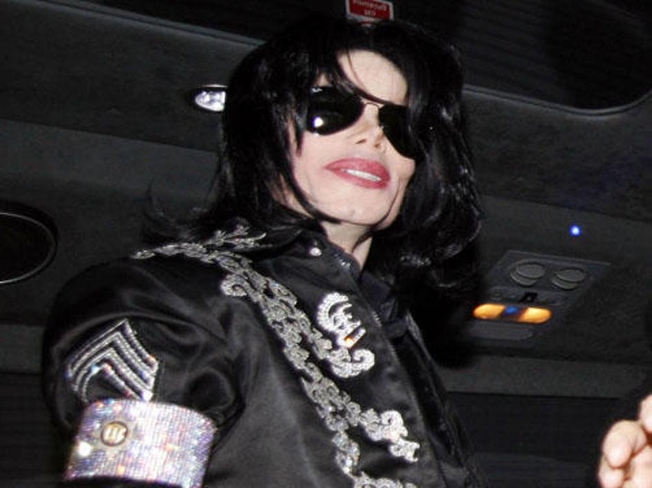 Michael Jackson se je pripravljal na vrnitev na glasbeno prizorišče. Številni ko