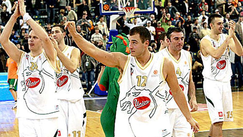 Marko Milič (številka 12) bo svojim soigralcem lahko priskočil na pomoč.