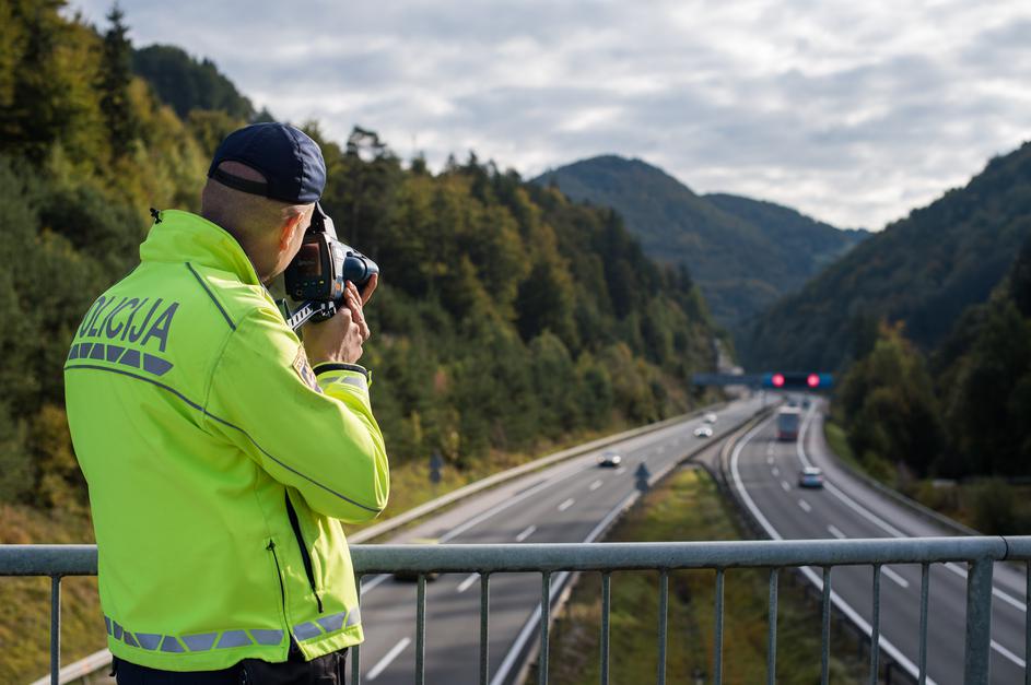 Avtocestna policija radar merjenje hitrosti varnostna razdalja