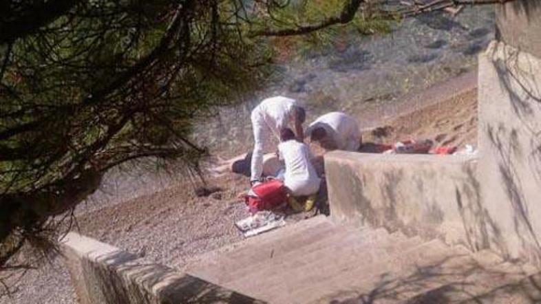 Triindvajsetletnika so oživljali pol ure.