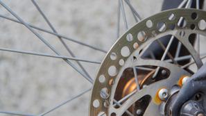 Kolo kolesarji zavore sedeže