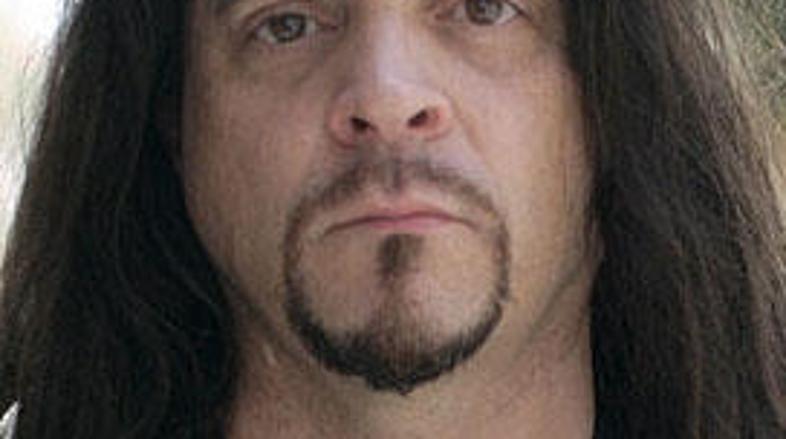 Matthew pravi, da svojega biološkega očeta ne more sovražiti. (Foto: The Sun) 