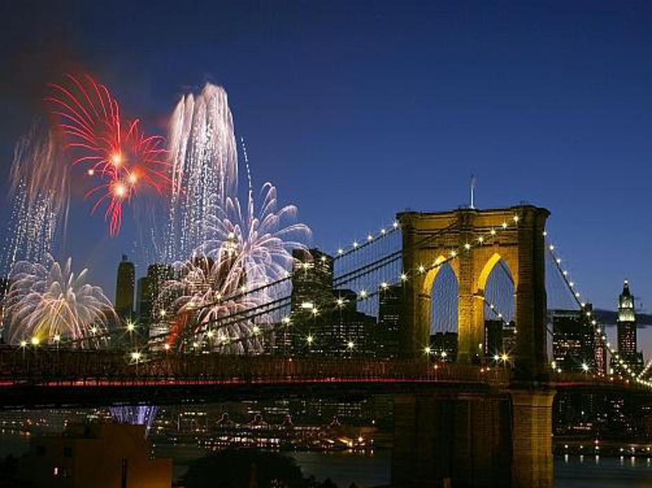 22. maja so Newyorčani gledali rojstnodnevni ognjemet.