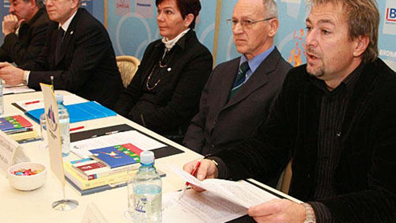 Mediji ne poročajo dovolj o njihovih športnikih.