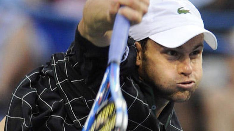 Američan Andy Roddick se je pošteno namučil, da je premagal rojaka Johna Isnerja