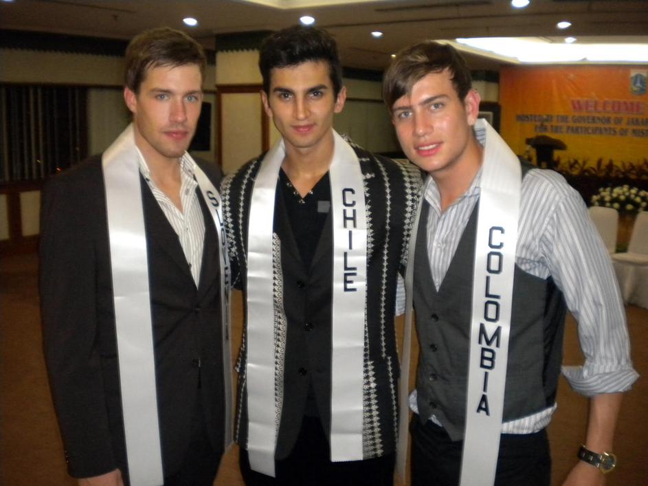 Slovenski tekmovalec Marko Janko s predstavnikom Čila in Kolumbije. (Foto: Osebn