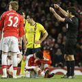 Cesc Fabregas bo zaradi zloma noge manjkal vsaj šest tednov. (Foto: Reuters)