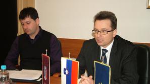 "Občina ne more ravnati v nasprotju z izidom referenduma leta 2000, ko sta se dv