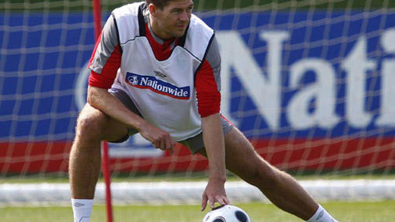 Angleški navijač, ki je bil v Kirgizistanu ustreljen v nogo, si bo dobro zapomni