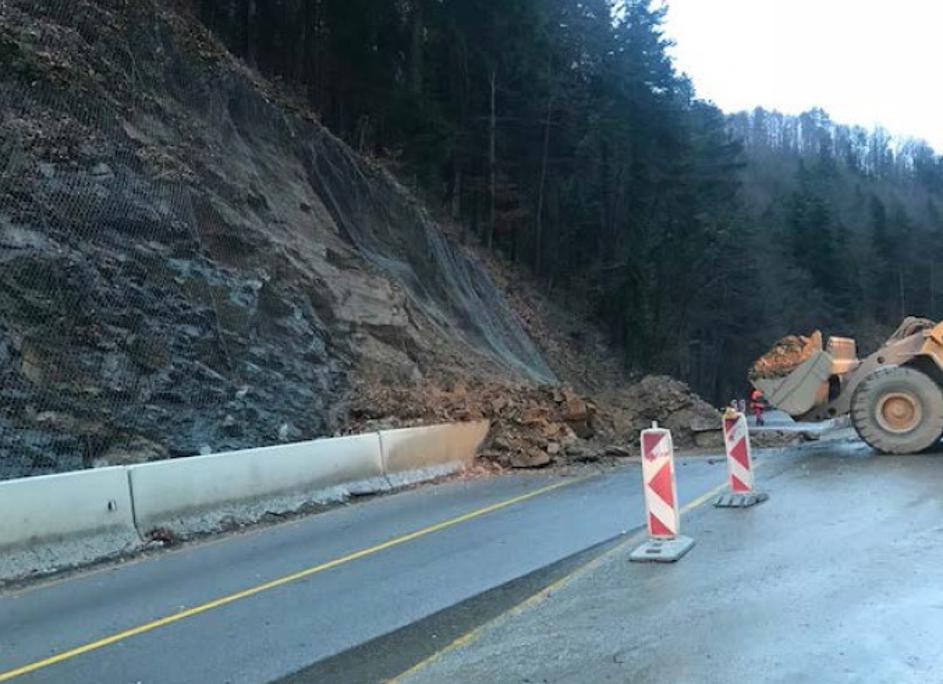 Posledice ujme na regionalnih in glavnih cestah