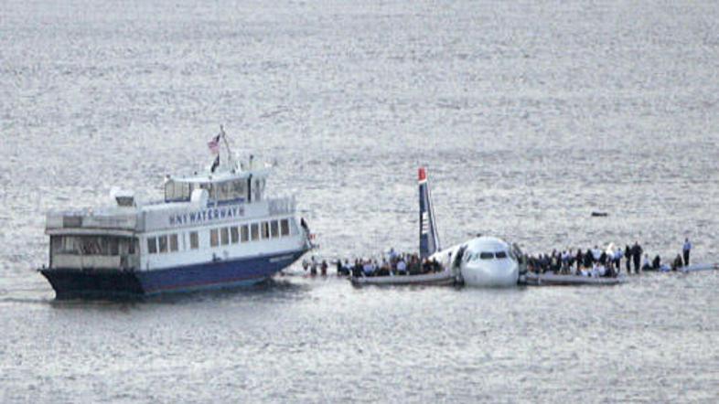 Črna skrinjica je potrdila, da je letalo trčilo v jato gosi.