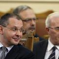 Premier vlade Sergej Stanišev (levo) in obrambni minister Veselin Bliznakov spre