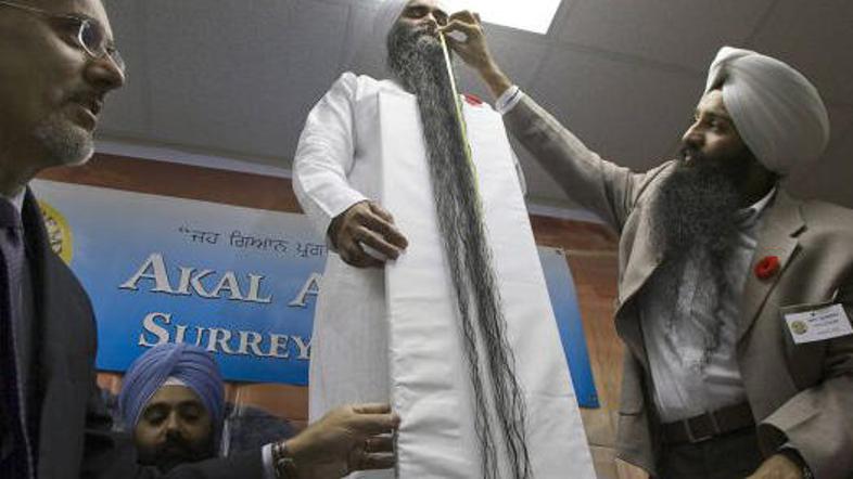 Brada je za dobrih šest centimetrov podrla prejšnji rekord.