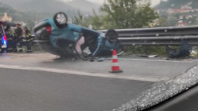 Prometna nesreča, Višnja Gora, avto na strehi