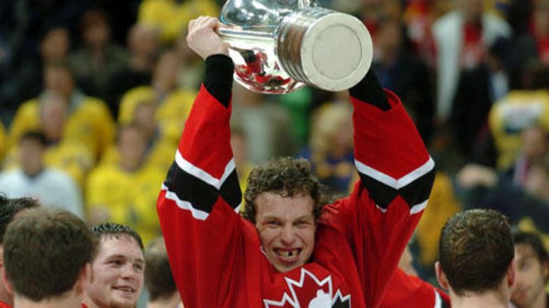 Dany Heatley, ki je leta 2004 tako dvignil pokal za naslov svetovnih prvakov, bo