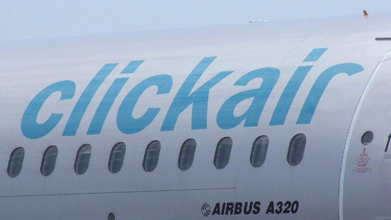 Letalo ClickAir je moralo zaradi okvare motorja zasilno pristati na barcelonskem