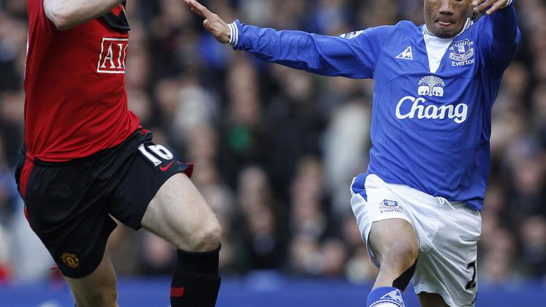 Steven Pienaar (desno) je odlično odigral tudi proti Manchestru, ki je pretekli 