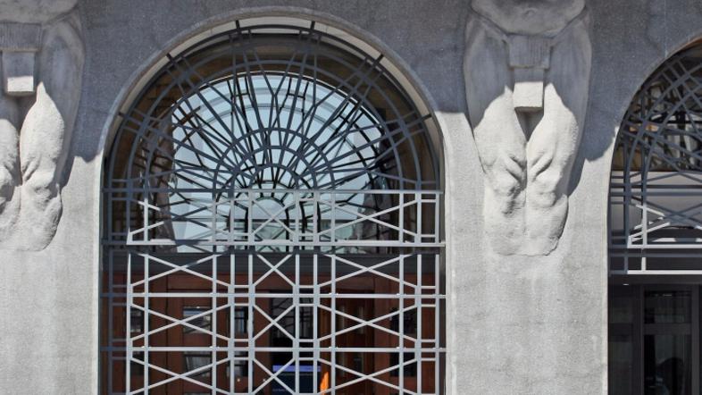 &lt;razno&gt; banka slovenije, stavba, ljudi; foto:Sasa Despot